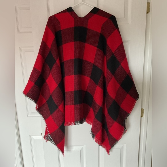 🆕 Red/Black Reversible Checkered Fleece Shawl - Picture 5 of 10